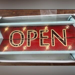 🆕 NWOT Retro Blue and Red Arrow Wall Decor Art with Light bulbs